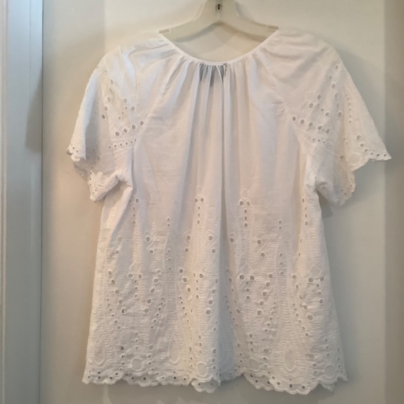 Cute eyelet summer top! - Picture 5 of 5
